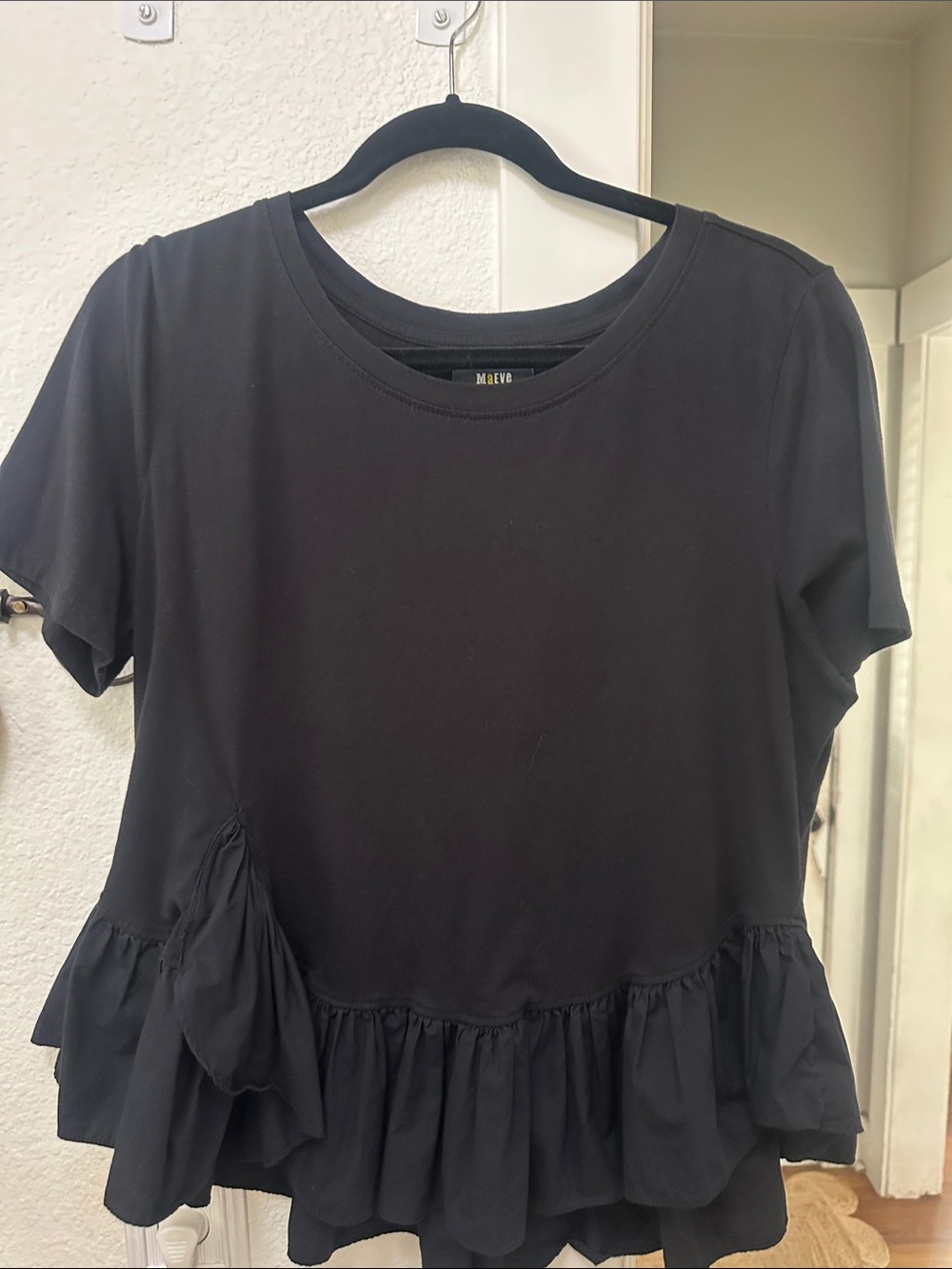 Maeve Black Short Sleeve Ruffle-Hem Tee. Size L.